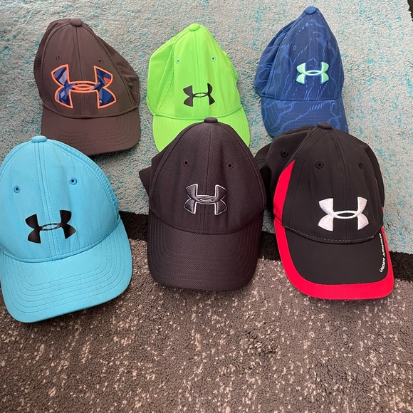 Sz Sm/Md Kids Under Armour Hats x 6 - Picture 1 of 4
